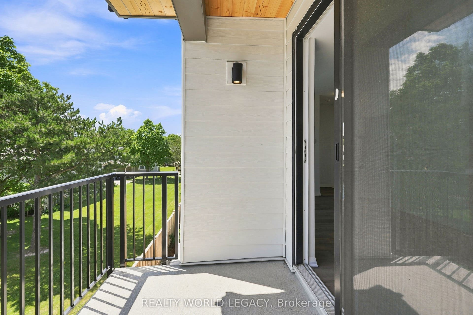 101 Golden Eagle Road, #215, Waterloo, Waterloo ON N2V 0H4 101 Golden Eagle Road, #215, Waterloo, Waterloo ON N2V 0H4