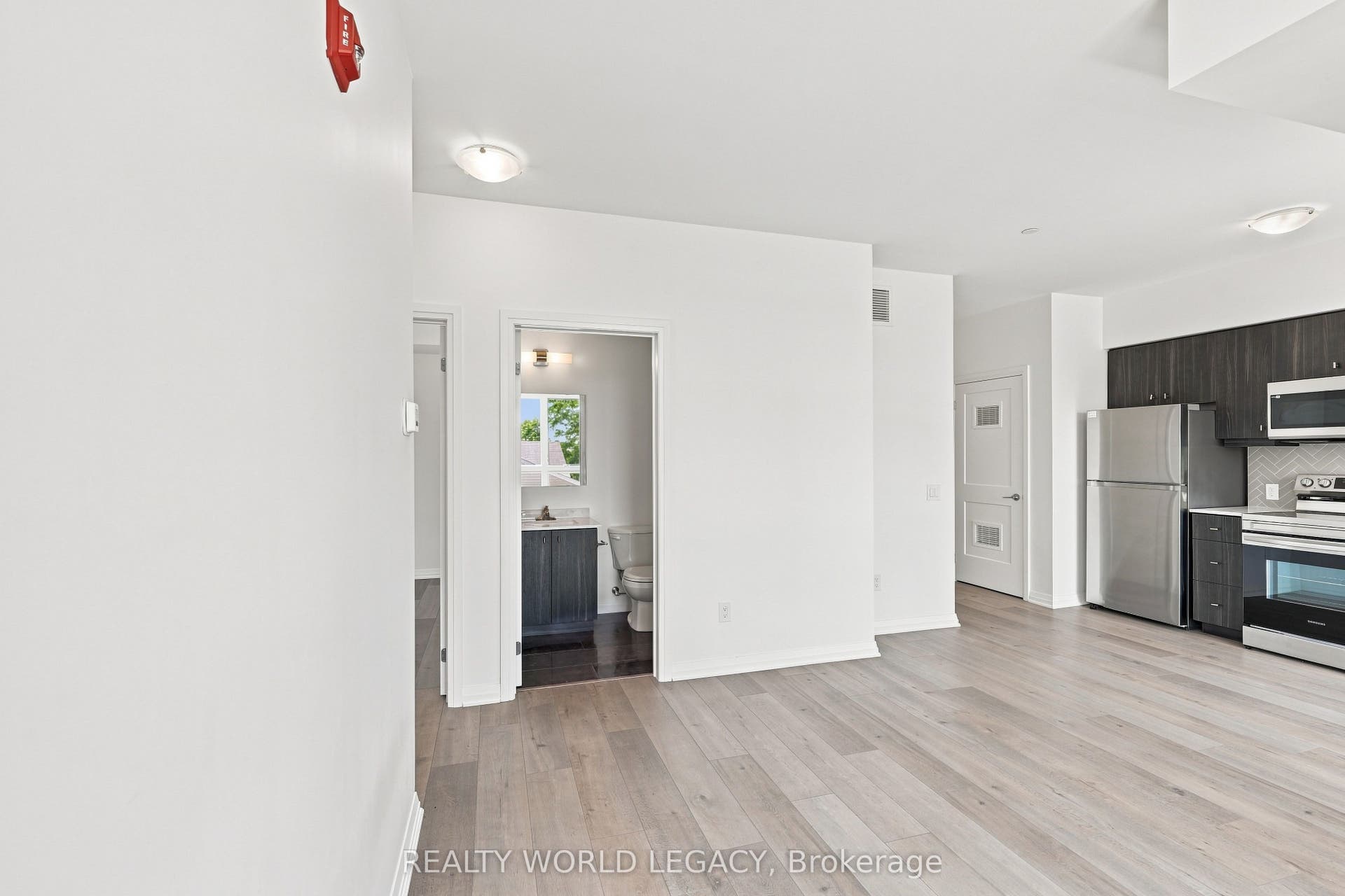 101 Golden Eagle Road, #215, Waterloo, Waterloo ON N2V 0H4 101 Golden Eagle Road, #215, Waterloo, Waterloo ON N2V 0H4