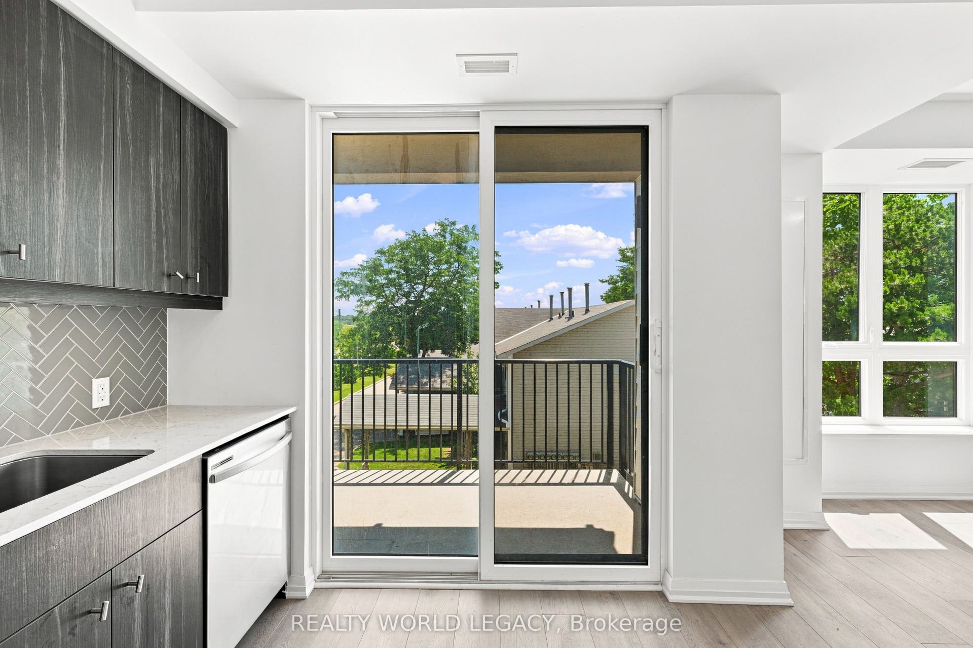 101 Golden Eagle Road, #215, Waterloo, Waterloo ON N2V 0H4 101 Golden Eagle Road, #215, Waterloo, Waterloo ON N2V 0H4