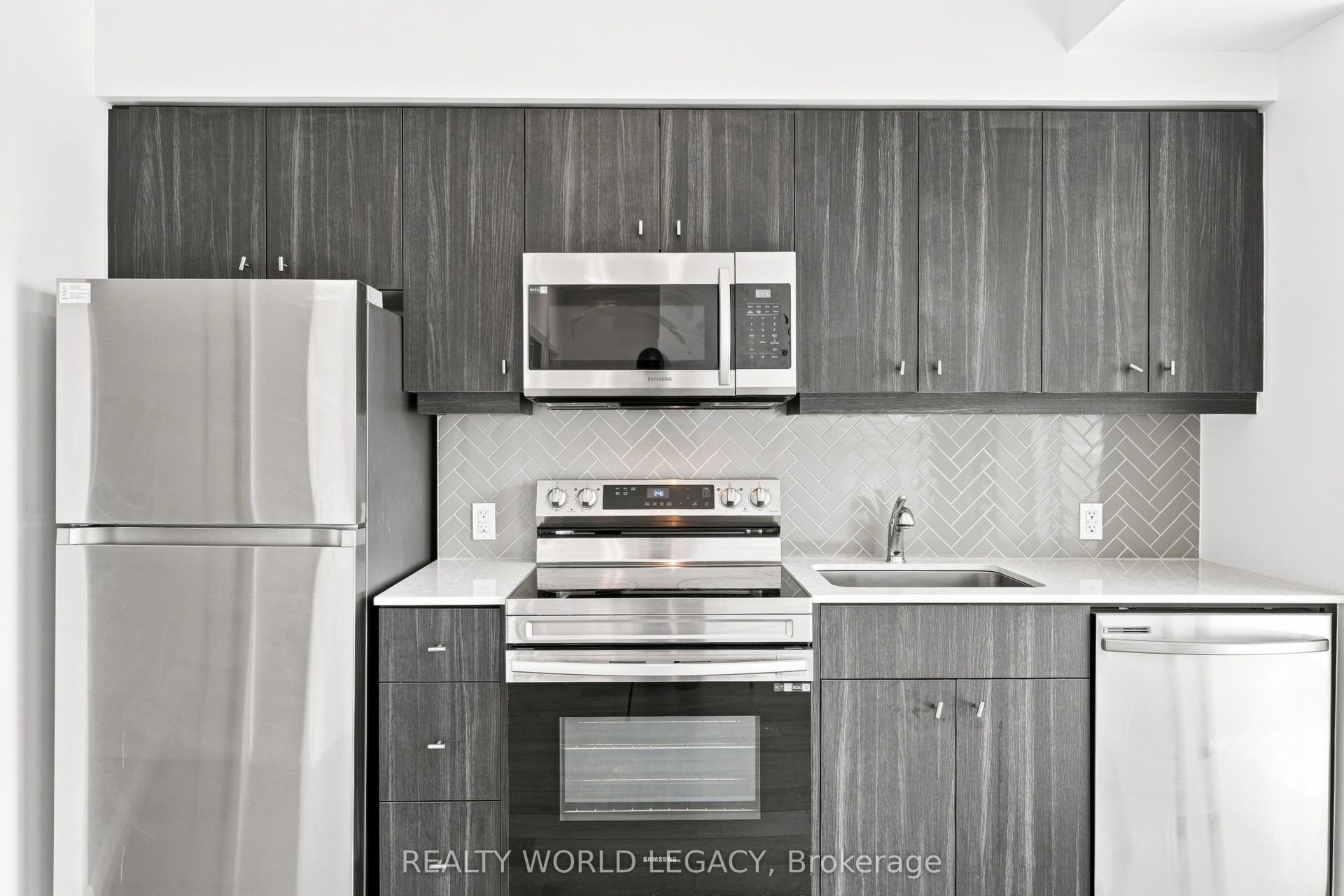 101 Golden Eagle Road, #215, Waterloo, Waterloo ON N2V 0H4 101 Golden Eagle Road, #215, Waterloo, Waterloo ON N2V 0H4