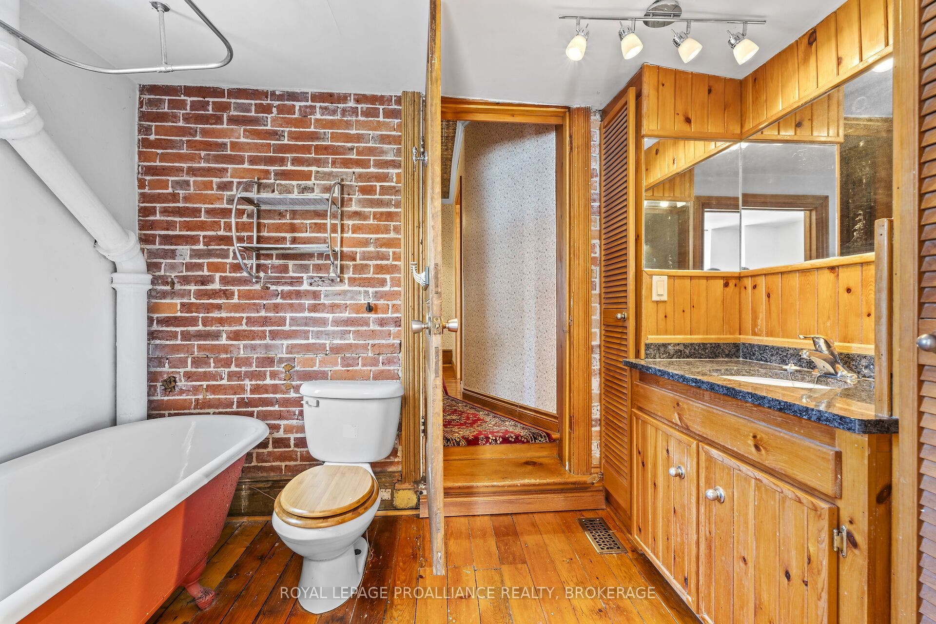 270 Wellington Street, Kingston, Frontenac ON K7K 2Z1 270 Wellington Street, Kingston, Frontenac ON K7K 2Z1