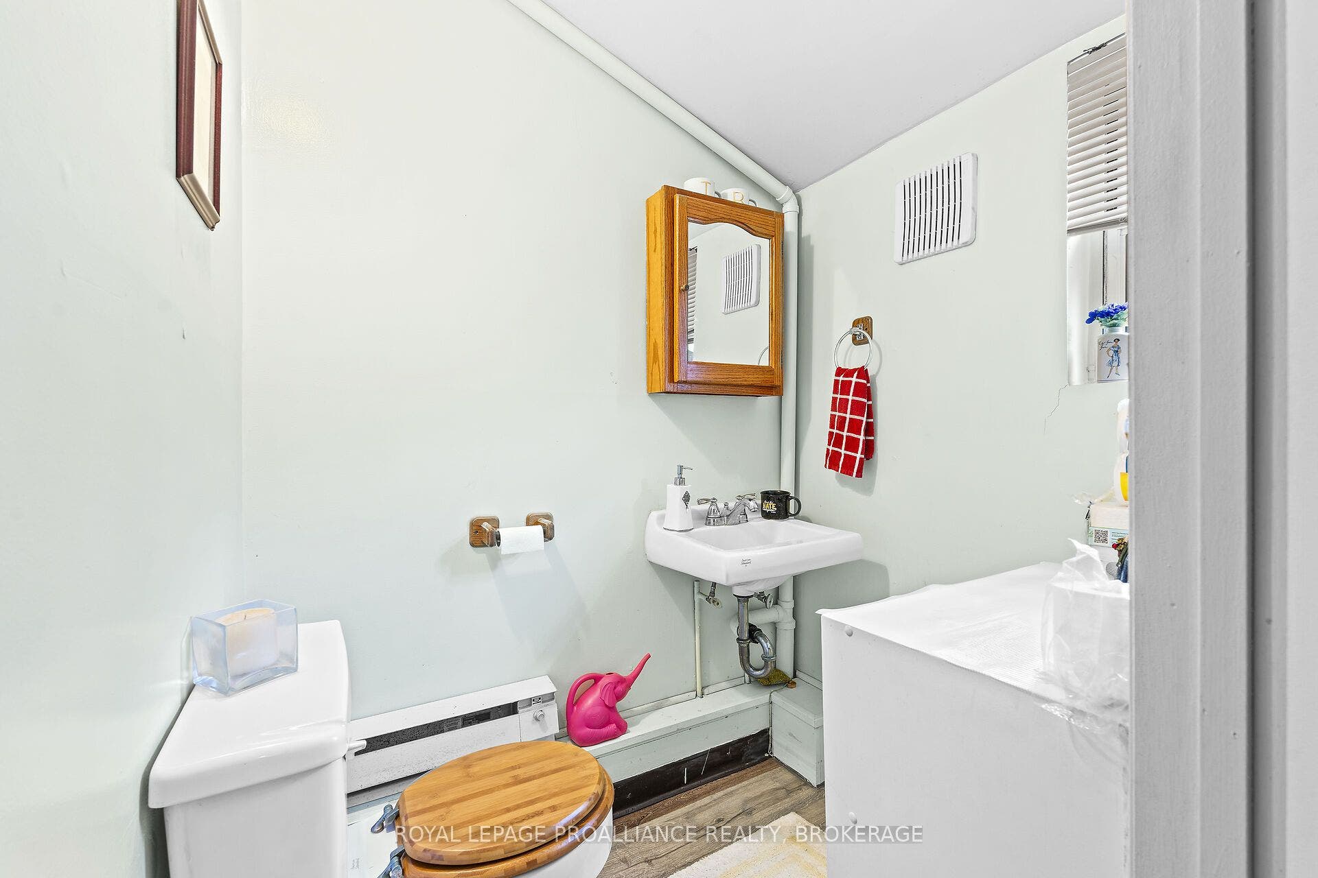 274 Wellington Street, Kingston, Frontenac ON K7K 2Z1 274 Wellington Street, Kingston, Frontenac ON K7K 2Z1