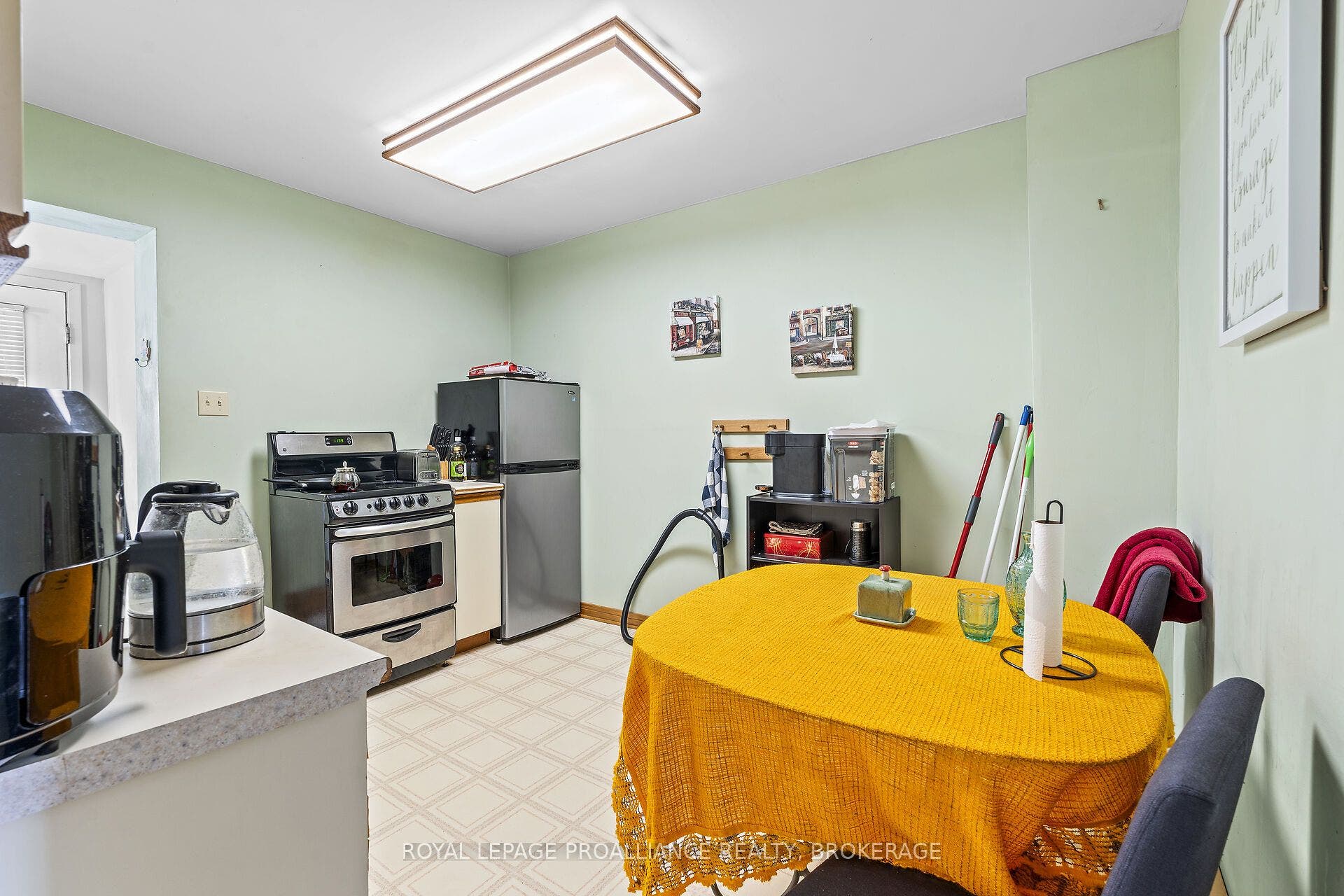 274 Wellington Street, Kingston, Frontenac ON K7K 2Z1 274 Wellington Street, Kingston, Frontenac ON K7K 2Z1