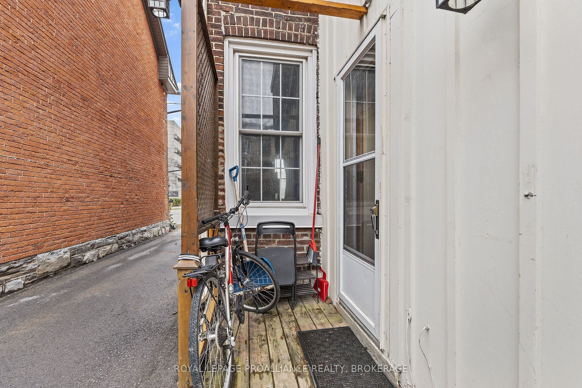 274 Wellington Street, Kingston, Frontenac ON K7K 2Z1 274 Wellington Street, Kingston, Frontenac ON K7K 2Z1