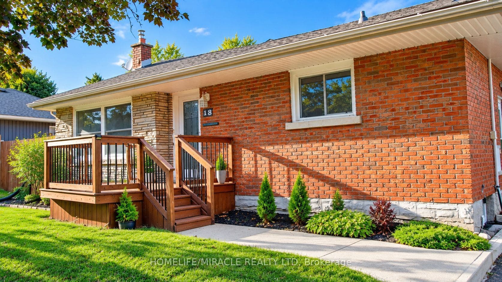 18 Clearview Drive, Cambridge, Waterloo ON N1S 1B2 18 Clearview Drive, Cambridge, Waterloo ON N1S 1B2