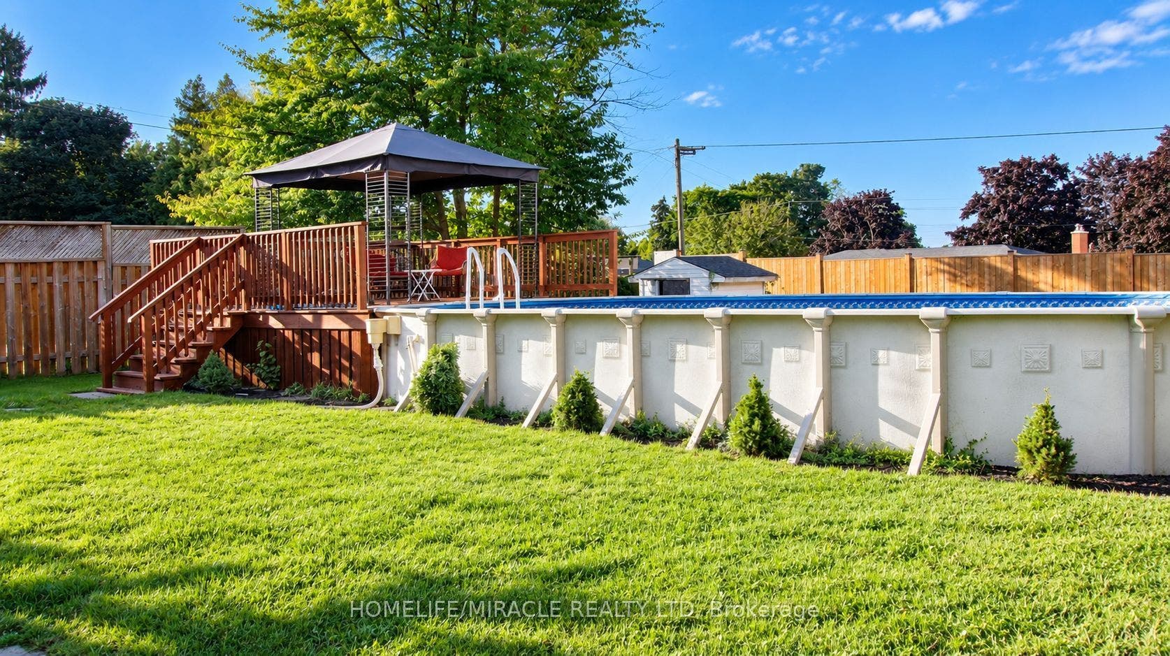 18 Clearview Drive, Cambridge, Waterloo ON N1S 1B2 18 Clearview Drive, Cambridge, Waterloo ON N1S 1B2