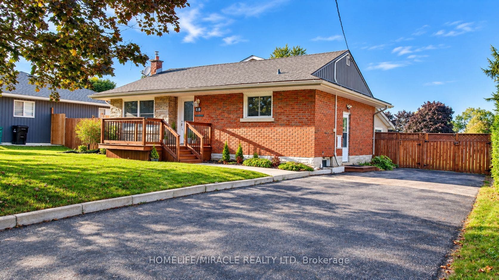 18 Clearview Drive, Cambridge, Waterloo ON N1S 1B2 18 Clearview Drive, Cambridge, Waterloo ON N1S 1B2