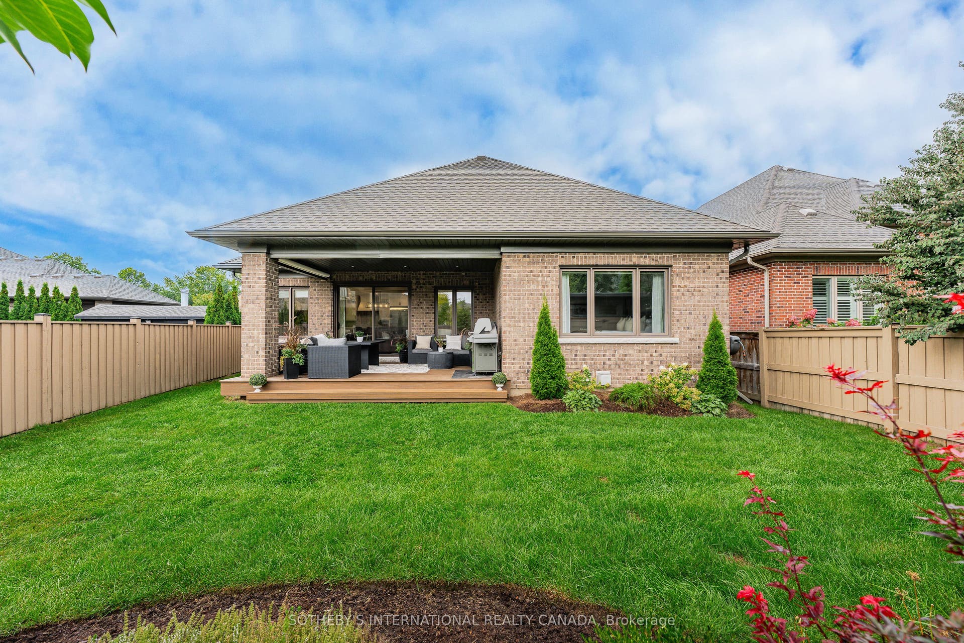 15 Langton Drive, Kitchener, Waterloo ON N2P 2X9 15 Langton Drive, Kitchener, Waterloo ON N2P 2X9