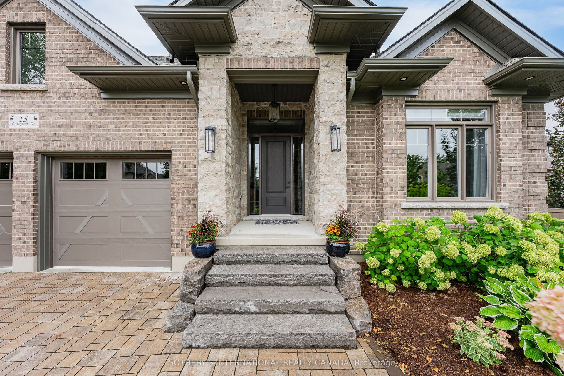 15 Langton Drive, Kitchener, Waterloo ON N2P 2X9 15 Langton Drive, Kitchener, Waterloo ON N2P 2X9