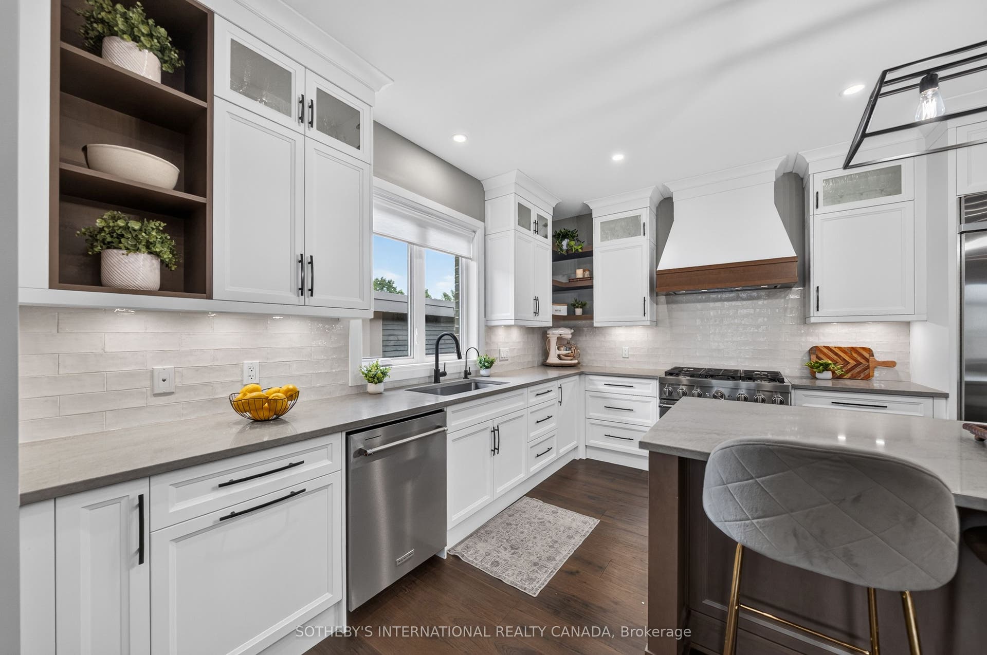 15 Langton Drive, Kitchener, Waterloo ON N2P 2X9 15 Langton Drive, Kitchener, Waterloo ON N2P 2X9