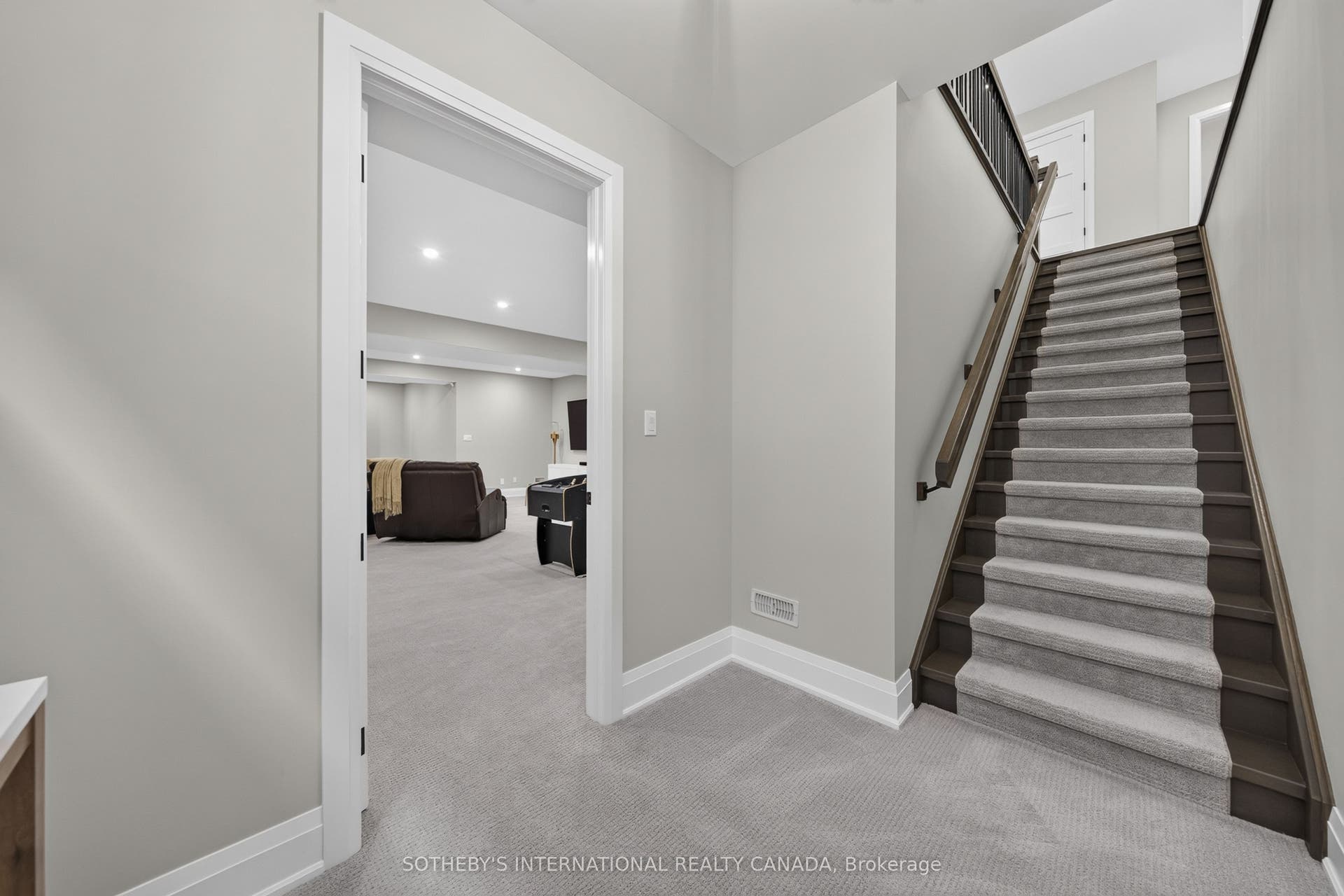 15 Langton Drive, Kitchener, Waterloo ON N2P 2X9 15 Langton Drive, Kitchener, Waterloo ON N2P 2X9