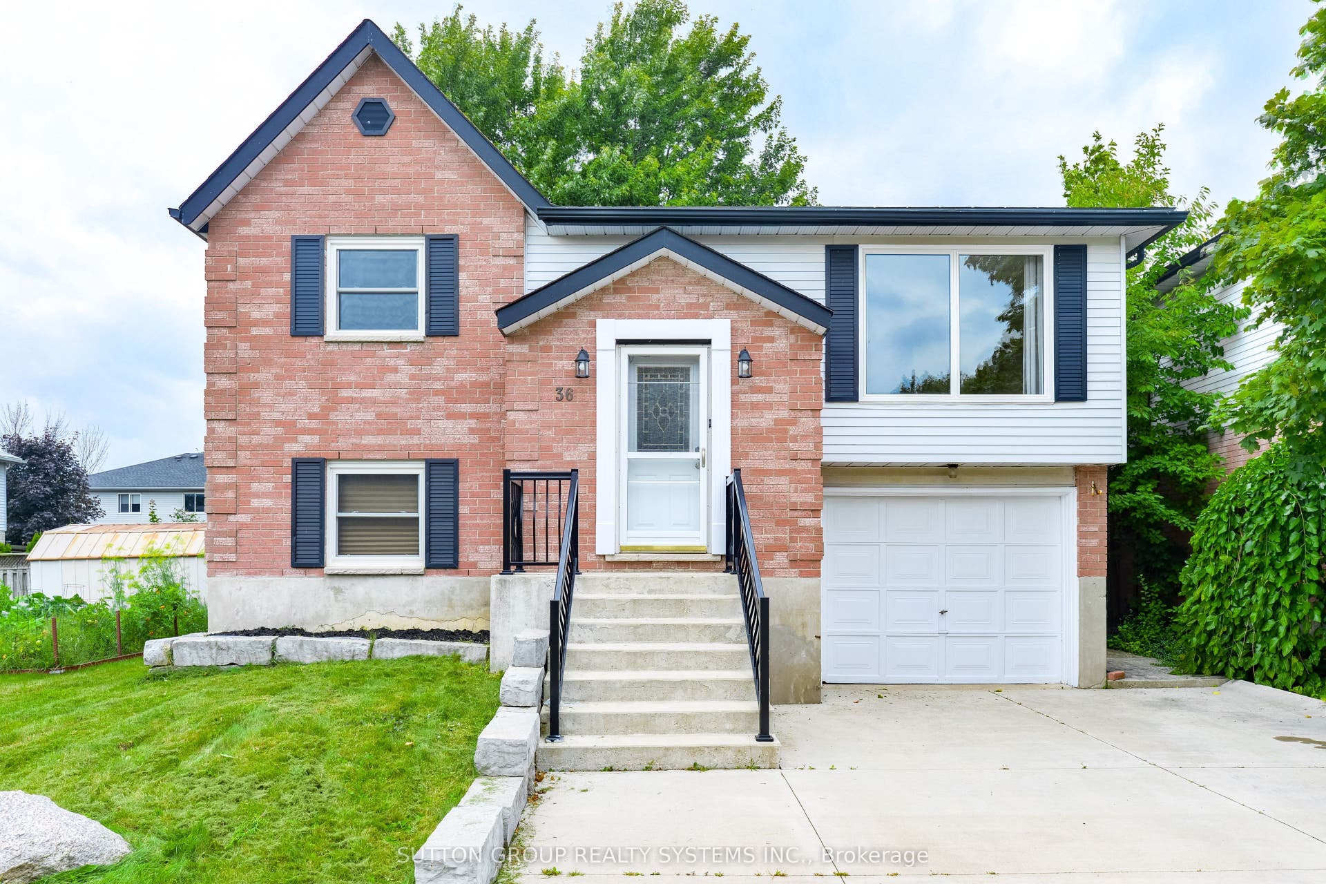 36 Enfield Drive, #Upper, Cambridge, Waterloo ON N1P 1A5 36 Enfield Drive, #Upper, Cambridge, Waterloo ON N1P 1A5