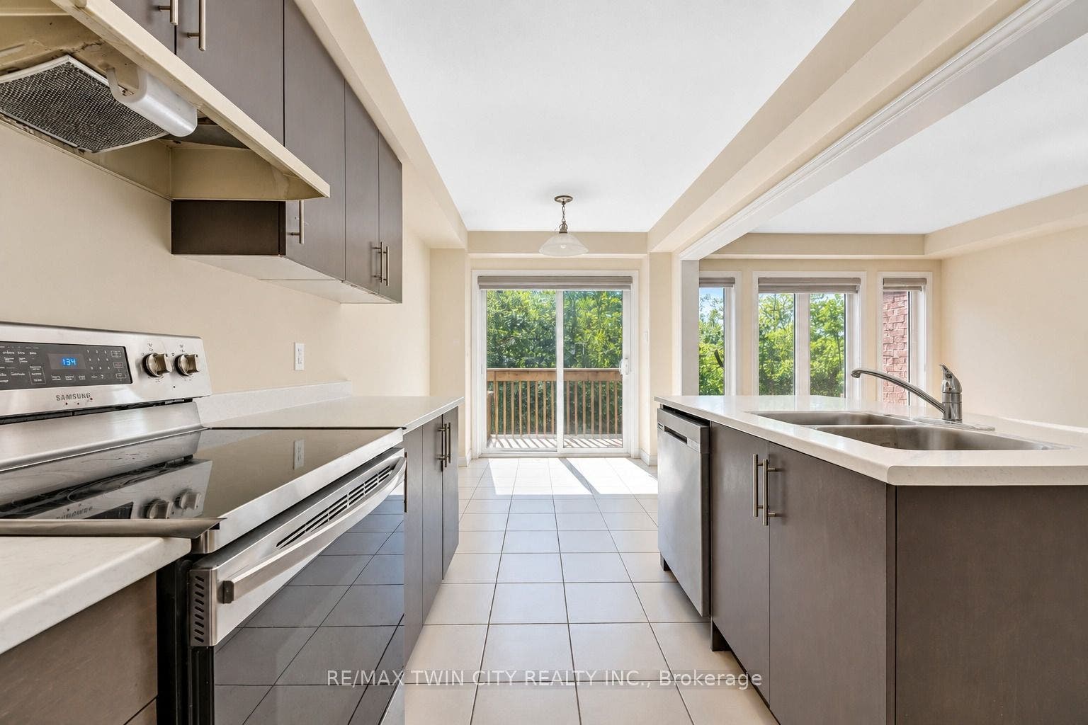 755 Linden Dr Unit 37 Drive, Cambridge, Waterloo ON N3H 0E4