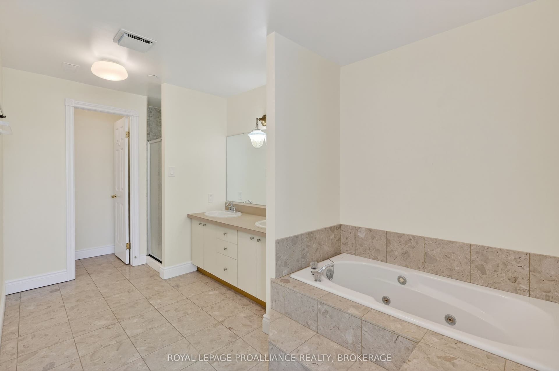 20 Gore Street, #402, Kingston, Frontenac ON K7L 2L1