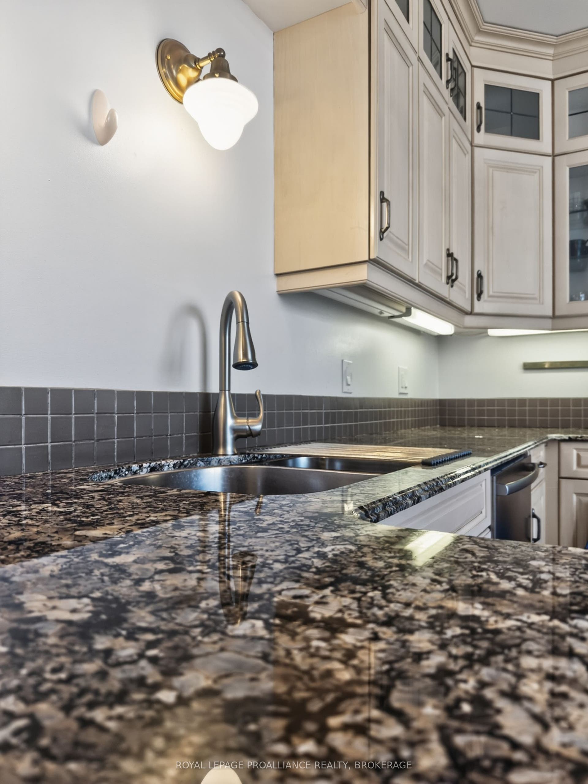 20 Gore Street, #402, Kingston, Frontenac ON K7L 2L1