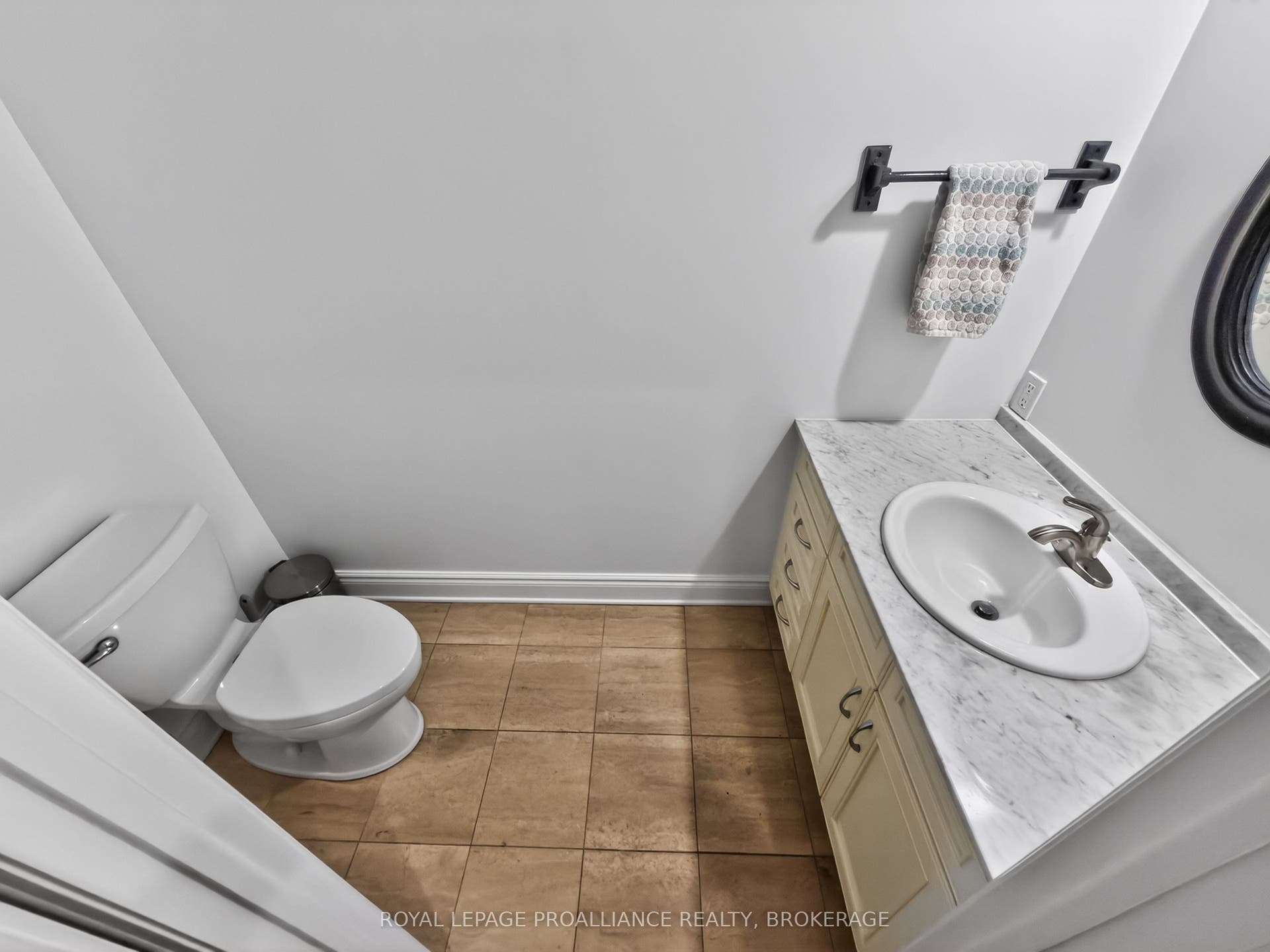 20 Gore Street, #402, Kingston, Frontenac ON K7L 2L1
