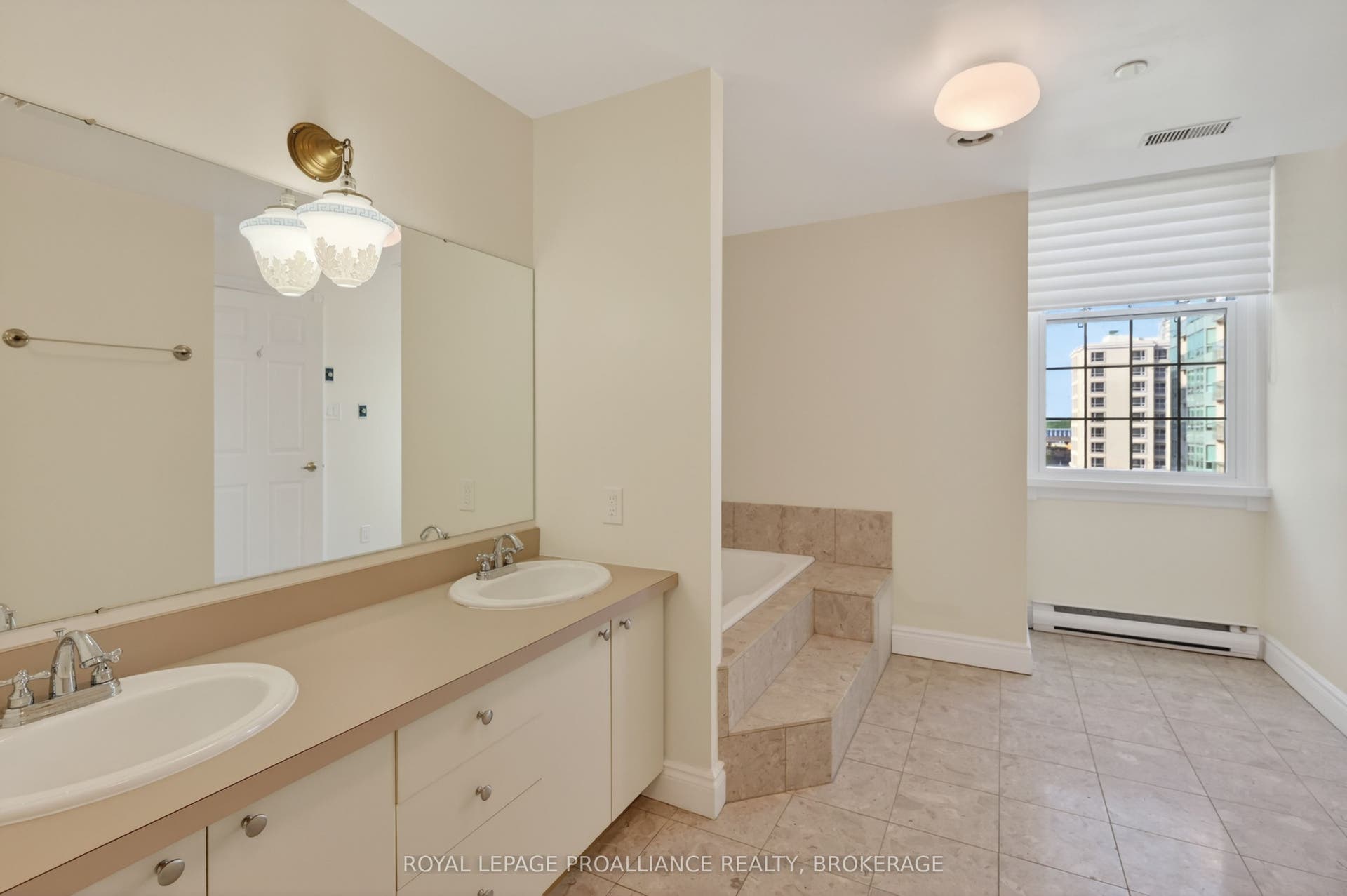 20 Gore Street, #402, Kingston, Frontenac ON K7L 2L1