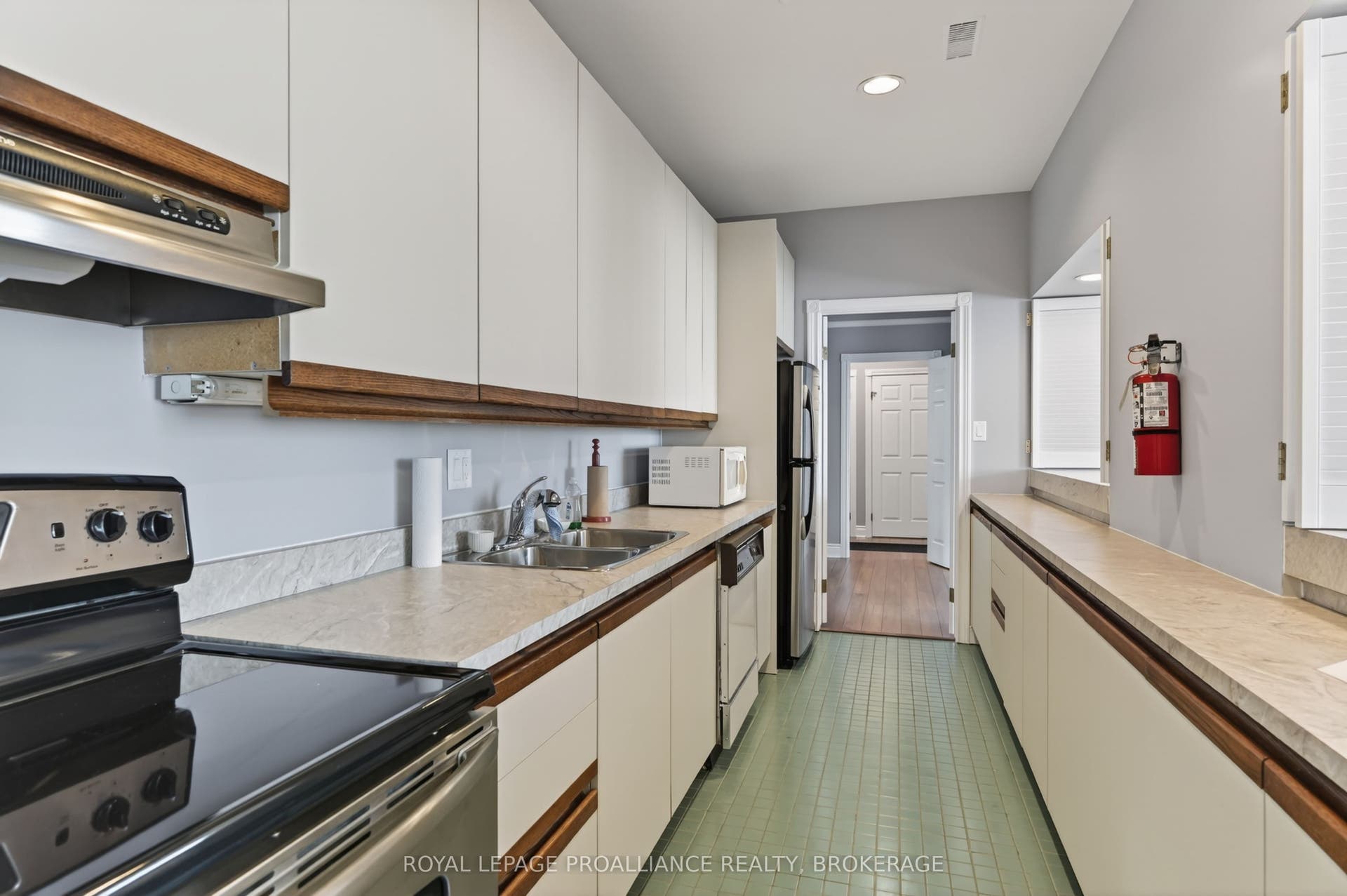 20 Gore Street, #402, Kingston, Frontenac ON K7L 2L1