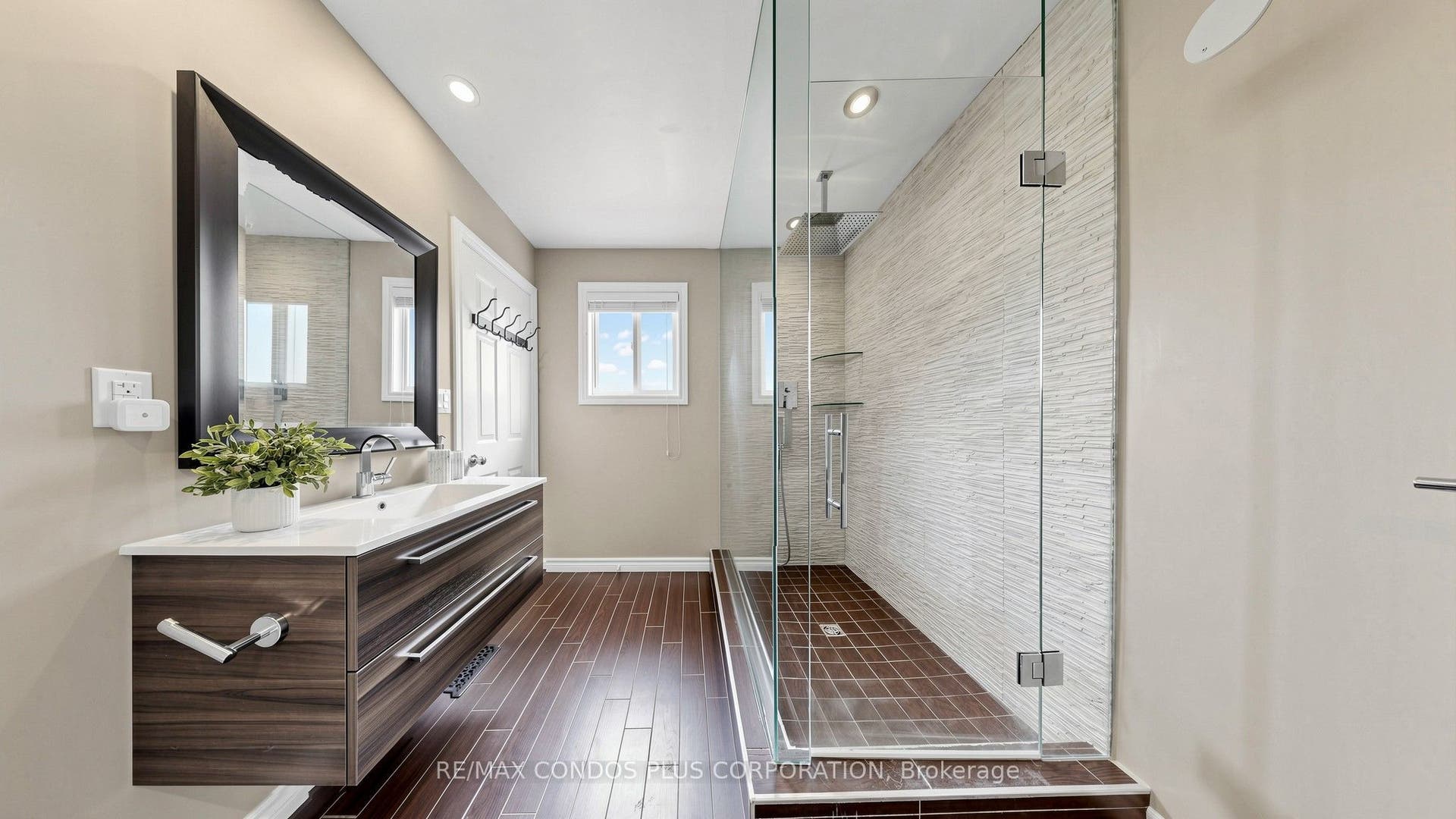 859 Brandenburg Boulevard, Waterloo, Waterloo, Waterloo ON N2T 2X6 Primary En-suite Bath