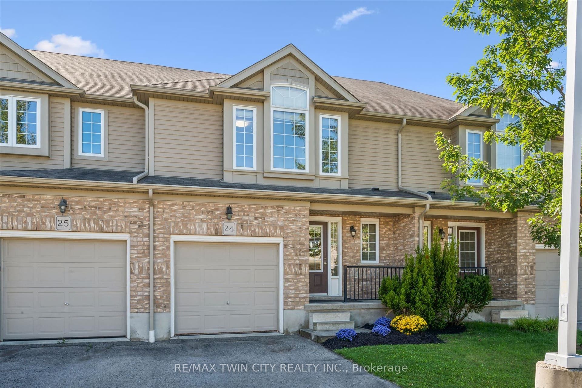 555 Chablis Drive, #24, Waterloo, Waterloo ON N2T 2Y1 555 Chablis Drive, #24, Waterloo, Waterloo ON N2T 2Y1