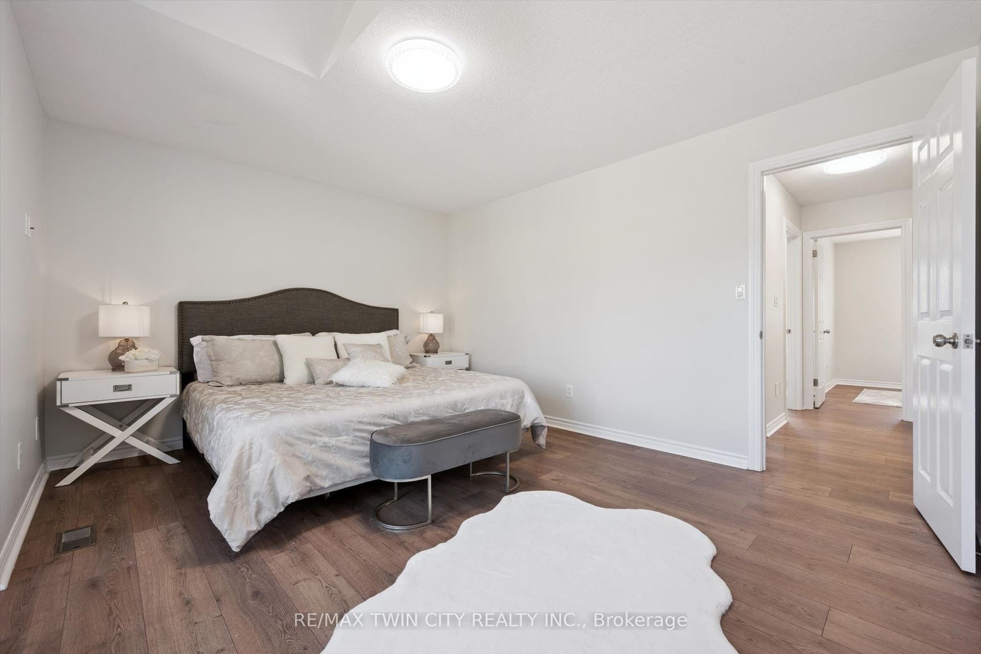 555 Chablis Drive, #24, Waterloo, Waterloo ON N2T 2Y1 555 Chablis Drive, #24, Waterloo, Waterloo ON N2T 2Y1