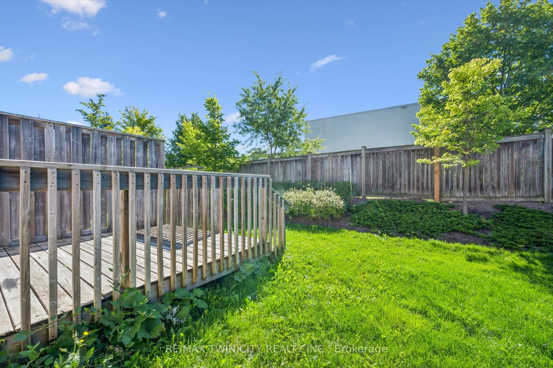 555 Chablis Drive, #24, Waterloo, Waterloo ON N2T 2Y1 555 Chablis Drive, #24, Waterloo, Waterloo ON N2T 2Y1