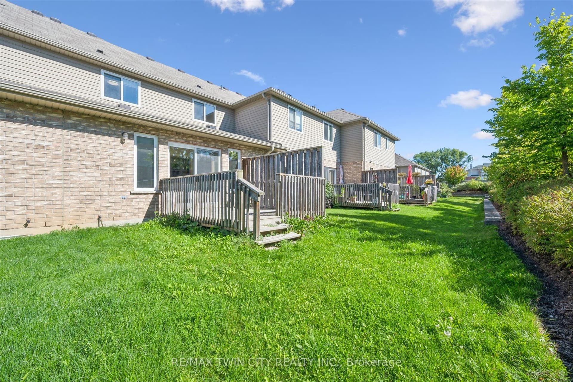 555 Chablis Drive, #24, Waterloo, Waterloo ON N2T 2Y1 555 Chablis Drive, #24, Waterloo, Waterloo ON N2T 2Y1