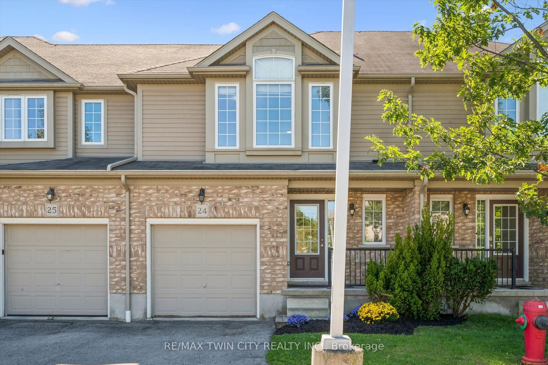 555 Chablis Drive, #24, Waterloo, Waterloo ON N2T 2Y1 555 Chablis Drive, #24, Waterloo, Waterloo ON N2T 2Y1