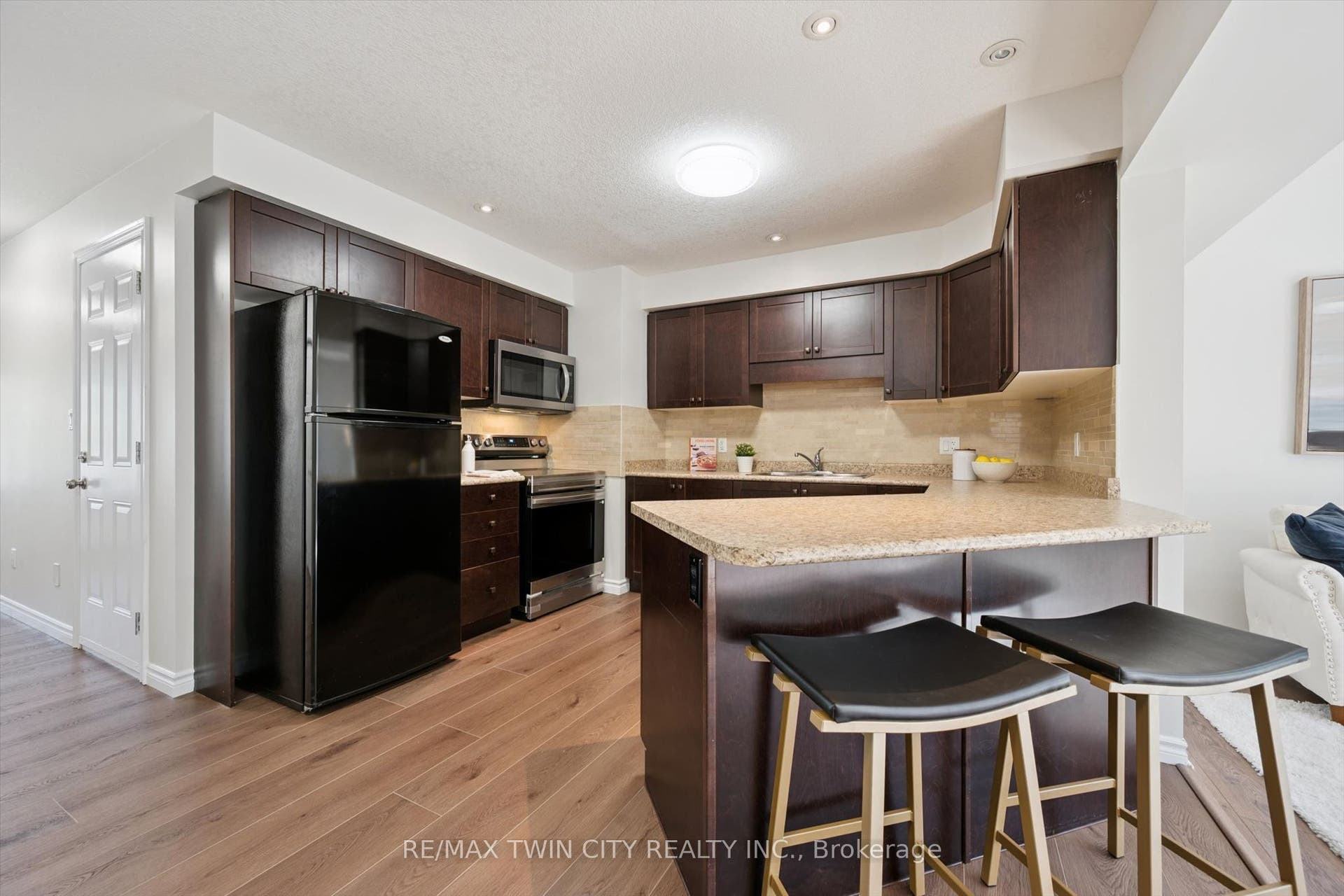 555 Chablis Drive, #24, Waterloo, Waterloo ON N2T 2Y1 555 Chablis Drive, #24, Waterloo, Waterloo ON N2T 2Y1