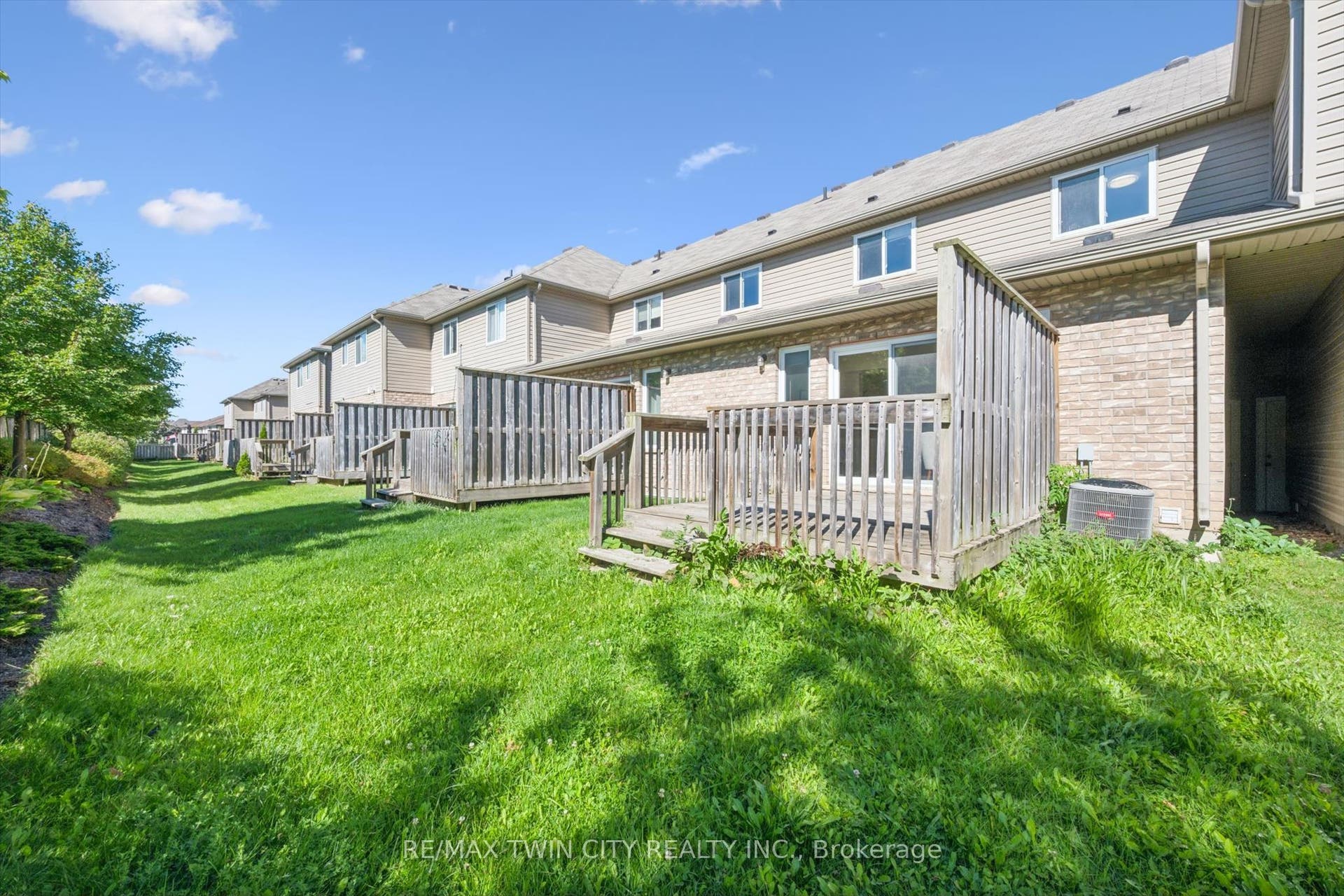 555 Chablis Drive, #24, Waterloo, Waterloo ON N2T 2Y1 555 Chablis Drive, #24, Waterloo, Waterloo ON N2T 2Y1