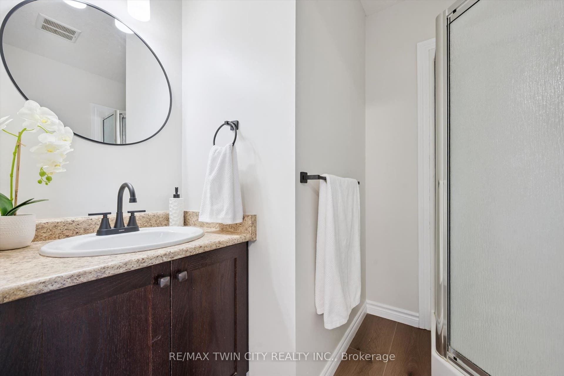 555 Chablis Drive, #24, Waterloo, Waterloo ON N2T 2Y1 555 Chablis Drive, #24, Waterloo, Waterloo ON N2T 2Y1