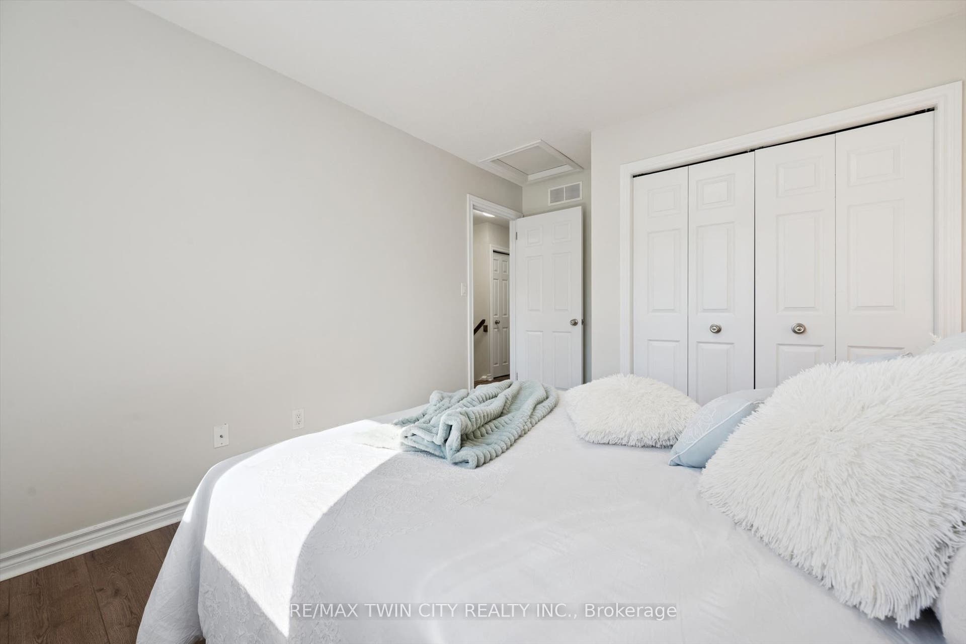 555 Chablis Drive, #24, Waterloo, Waterloo ON N2T 2Y1 555 Chablis Drive, #24, Waterloo, Waterloo ON N2T 2Y1