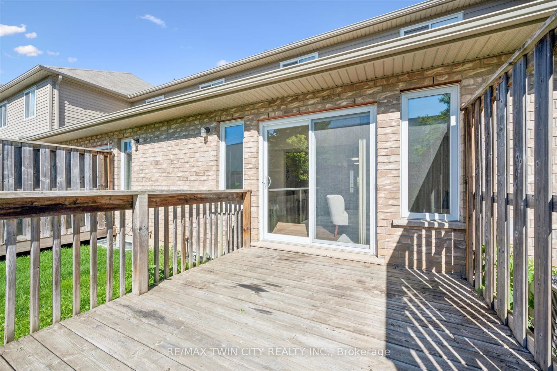 555 Chablis Drive, #24, Waterloo, Waterloo ON N2T 2Y1 555 Chablis Drive, #24, Waterloo, Waterloo ON N2T 2Y1