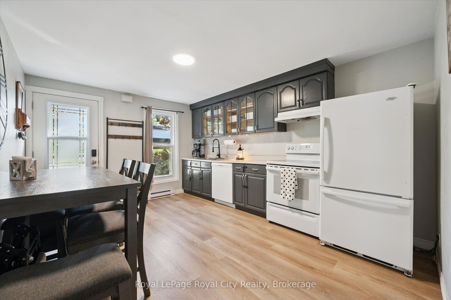 80 Burns Drive, #18, Guelph, Wellington ON N1H 6V9 80 Burns Drive, #18, Guelph, Wellington ON N1H 6V9