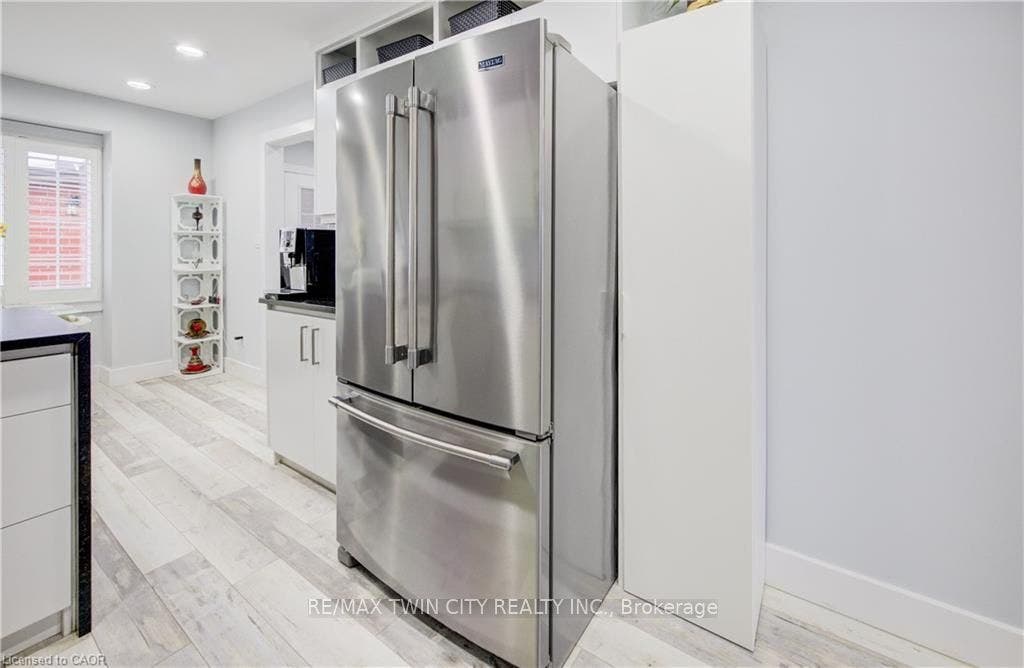 10 ISHERWOOD Avenue, #18, Cambridge, Waterloo ON N1R 8L5 10 ISHERWOOD Avenue, #18, Cambridge, Waterloo ON N1R 8L5