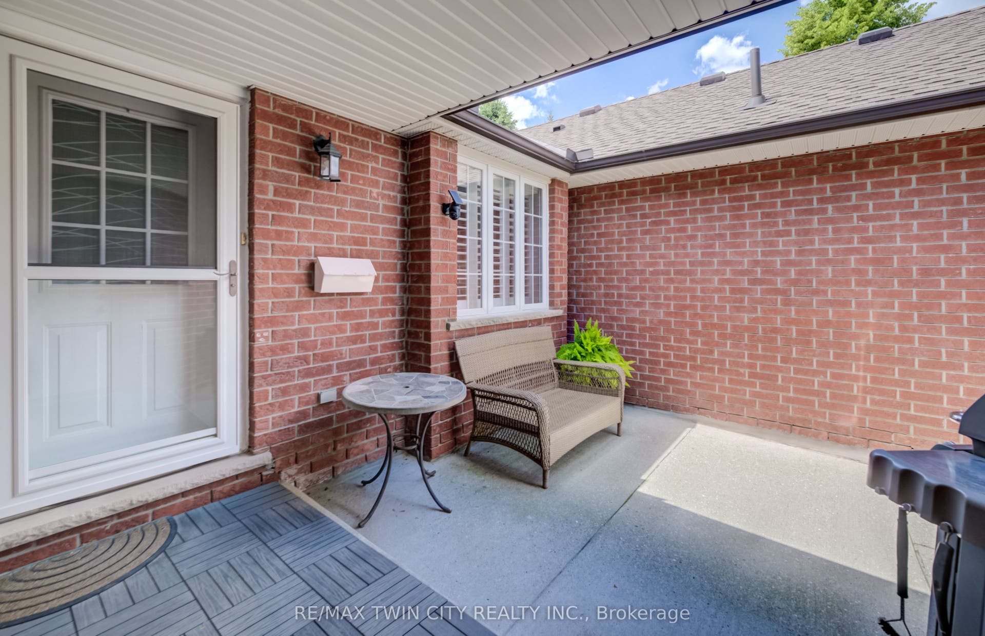 10 ISHERWOOD Avenue, #18, Cambridge, Waterloo ON N1R 8L5 10 ISHERWOOD Avenue, #18, Cambridge, Waterloo ON N1R 8L5