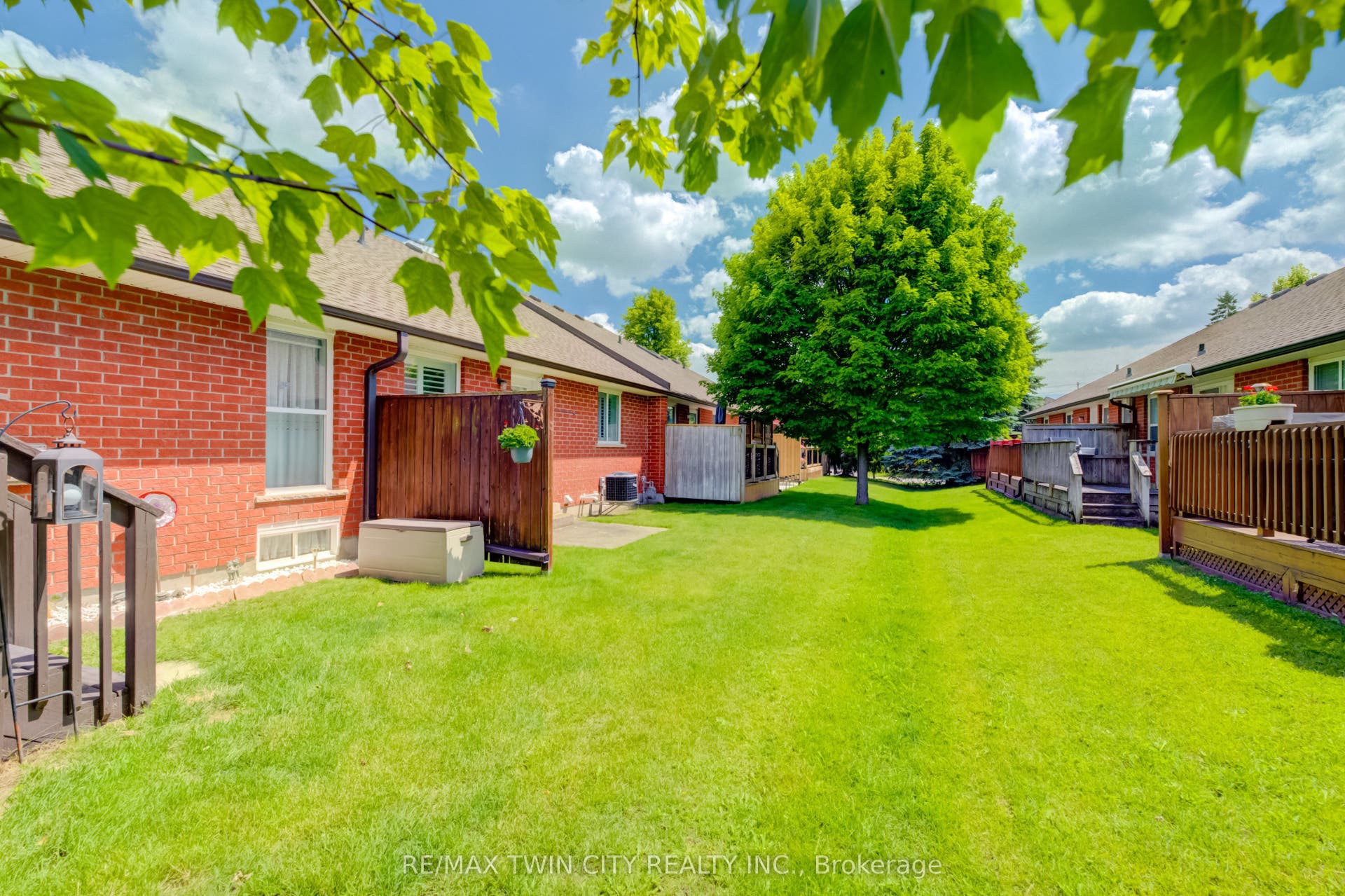 10 ISHERWOOD Avenue, #18, Cambridge, Waterloo ON N1R 8L5 10 ISHERWOOD Avenue, #18, Cambridge, Waterloo ON N1R 8L5