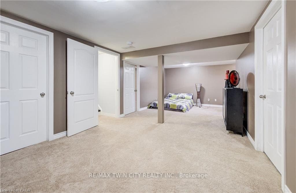 10 ISHERWOOD Avenue, #18, Cambridge, Waterloo ON N1R 8L5 10 ISHERWOOD Avenue, #18, Cambridge, Waterloo ON N1R 8L5