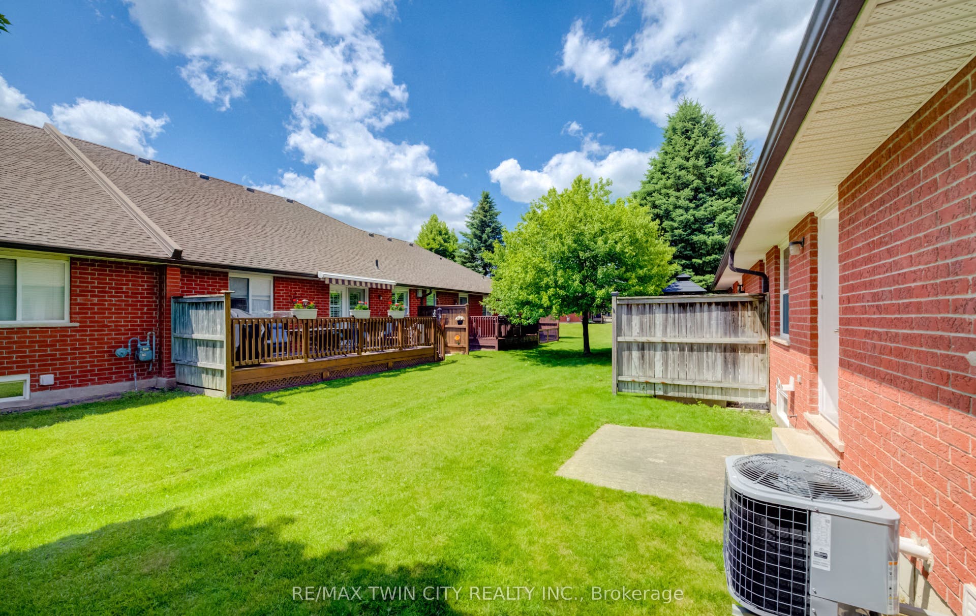 10 ISHERWOOD Avenue, #18, Cambridge, Waterloo ON N1R 8L5 10 ISHERWOOD Avenue, #18, Cambridge, Waterloo ON N1R 8L5