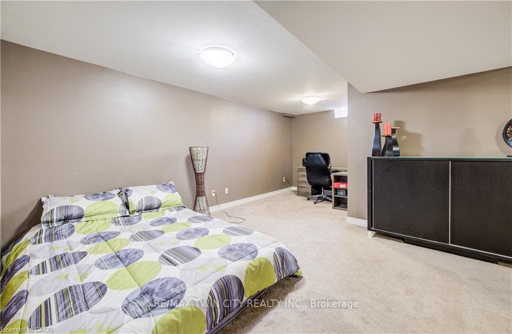 10 ISHERWOOD Avenue, #18, Cambridge, Waterloo ON N1R 8L5 10 ISHERWOOD Avenue, #18, Cambridge, Waterloo ON N1R 8L5