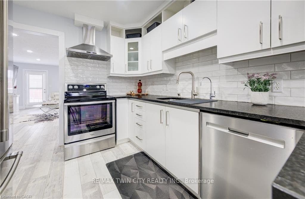 10 ISHERWOOD Avenue, #18, Cambridge, Waterloo ON N1R 8L5 10 ISHERWOOD Avenue, #18, Cambridge, Waterloo ON N1R 8L5