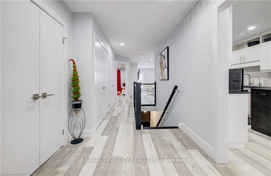 10 ISHERWOOD Avenue, #18, Cambridge, Waterloo ON N1R 8L5 10 ISHERWOOD Avenue, #18, Cambridge, Waterloo ON N1R 8L5