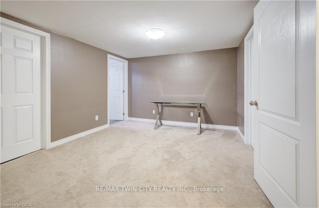 10 ISHERWOOD Avenue, #18, Cambridge, Waterloo ON N1R 8L5 10 ISHERWOOD Avenue, #18, Cambridge, Waterloo ON N1R 8L5
