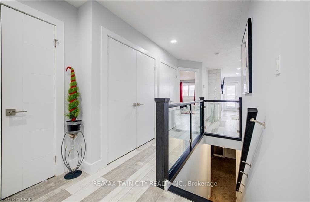 10 ISHERWOOD Avenue, #18, Cambridge, Waterloo ON N1R 8L5 10 ISHERWOOD Avenue, #18, Cambridge, Waterloo ON N1R 8L5