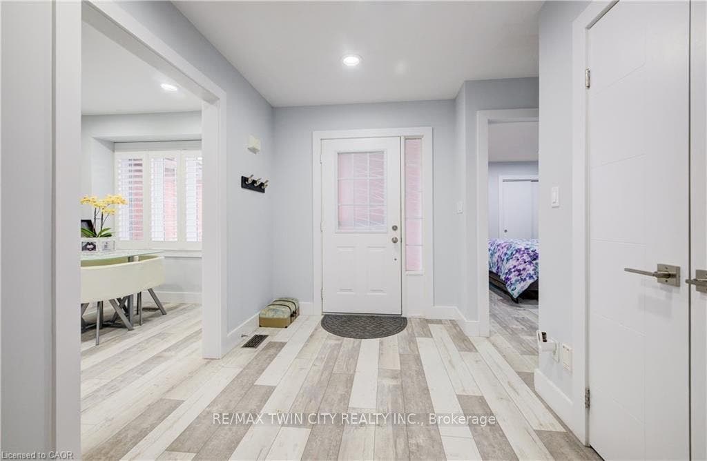 10 ISHERWOOD Avenue, #18, Cambridge, Waterloo ON N1R 8L5 10 ISHERWOOD Avenue, #18, Cambridge, Waterloo ON N1R 8L5