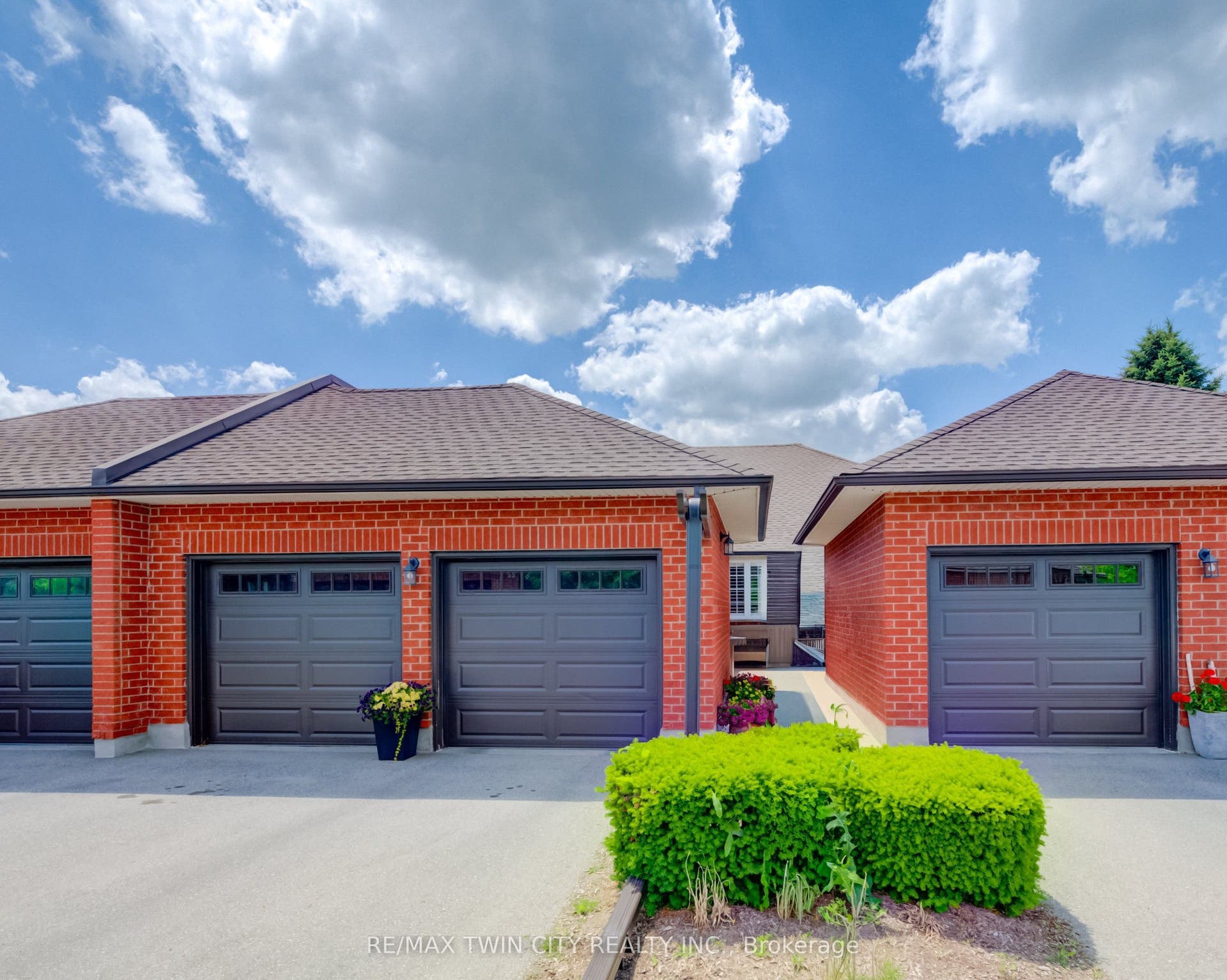 10 ISHERWOOD Avenue, #18, Cambridge, Waterloo ON N1R 8L5 10 ISHERWOOD Avenue, #18, Cambridge, Waterloo ON N1R 8L5