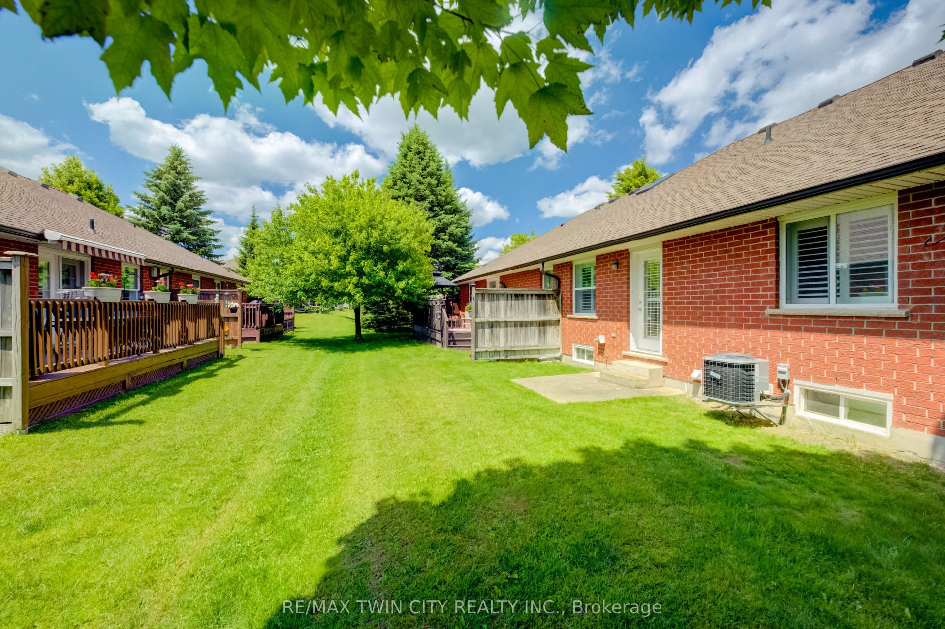 10 ISHERWOOD Avenue, #18, Cambridge, Waterloo ON N1R 8L5 10 ISHERWOOD Avenue, #18, Cambridge, Waterloo ON N1R 8L5