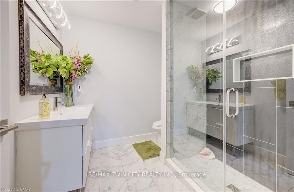 10 ISHERWOOD Avenue, #18, Cambridge, Waterloo ON N1R 8L5 10 ISHERWOOD Avenue, #18, Cambridge, Waterloo ON N1R 8L5