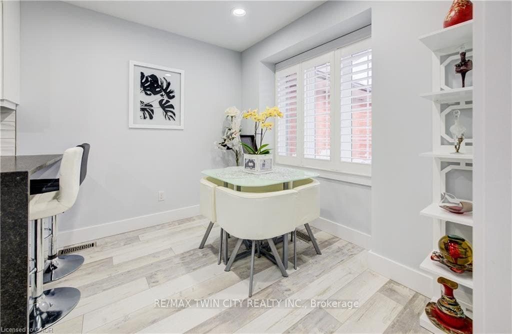 10 ISHERWOOD Avenue, #18, Cambridge, Waterloo ON N1R 8L5 10 ISHERWOOD Avenue, #18, Cambridge, Waterloo ON N1R 8L5