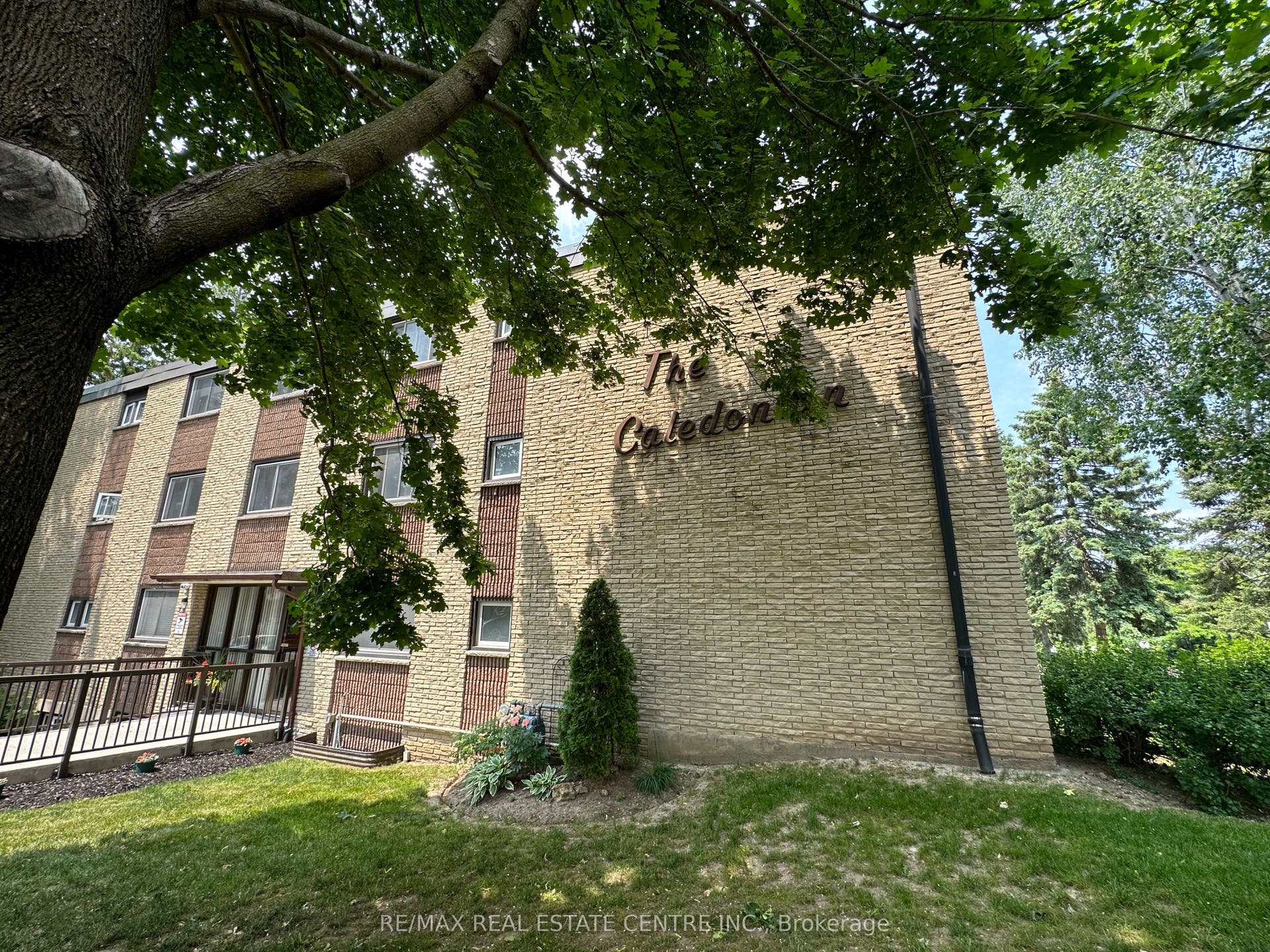 944 Caledonian View, #301, Cambridge, Waterloo ON N3H 1A5 944 Caledonian View, #301, Cambridge, Waterloo ON N3H 1A5